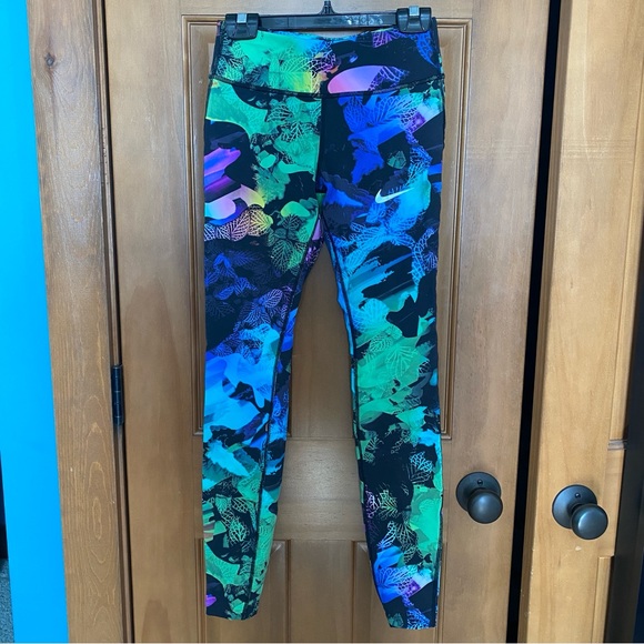 Nike Luxe Leggings - Picture 3 of 8